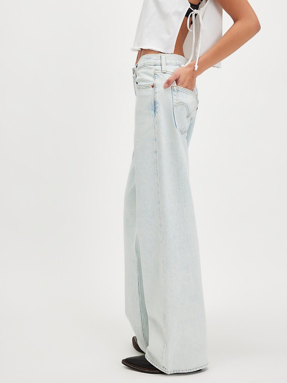 Levi’s Ribcage Wide Leg Jean - Picture 4 of 5
